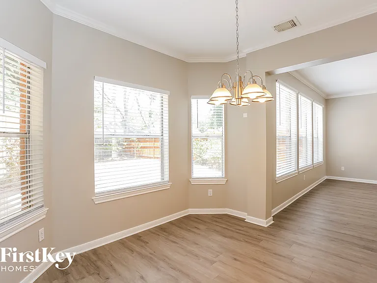 5711 Parryville Dr — Photo 6