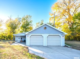 1211 Maple St, Pekin, IL 61554
