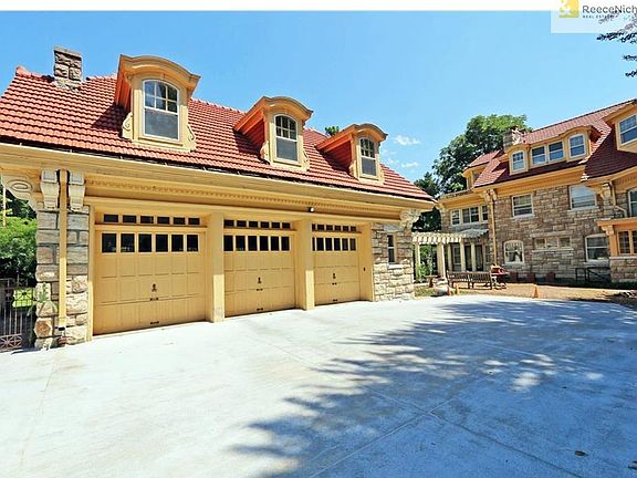 2nd image of 1060 W 55th St