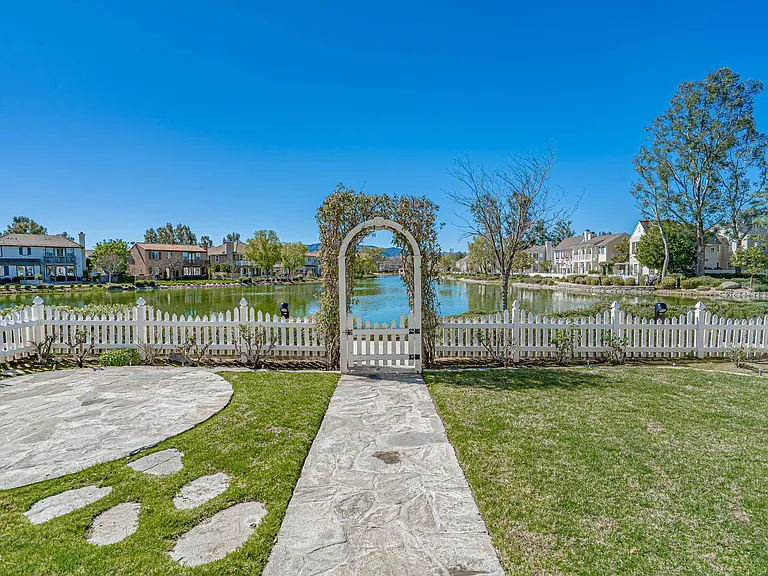 23932 Windward Ln — Photo 32