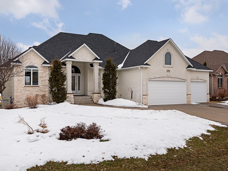 1st image of 2422 Arnold Palmer Dr NE