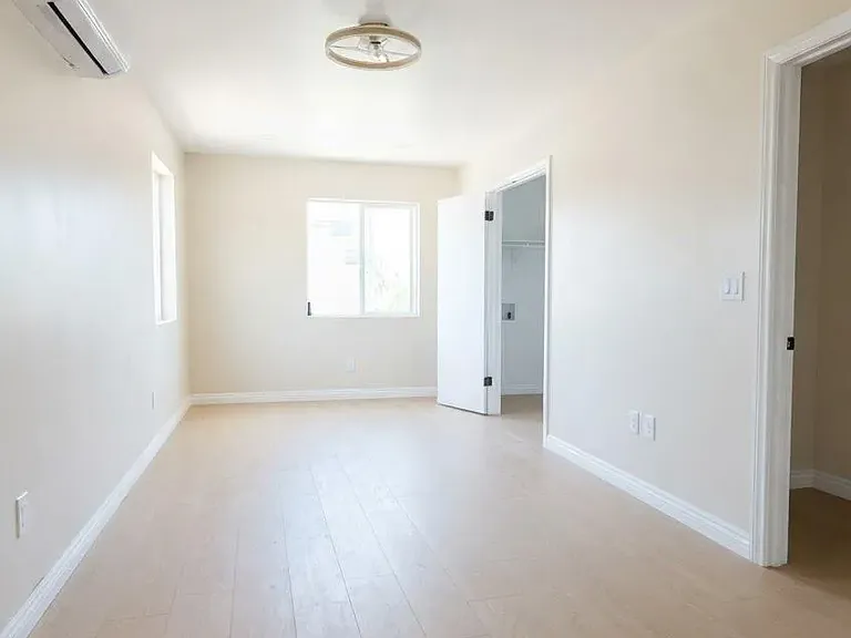 4373 Conrad Ave — Photo 5