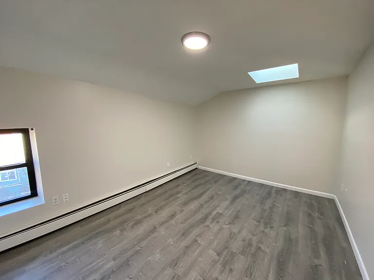 2 Hine Pl #4A — Photo 6