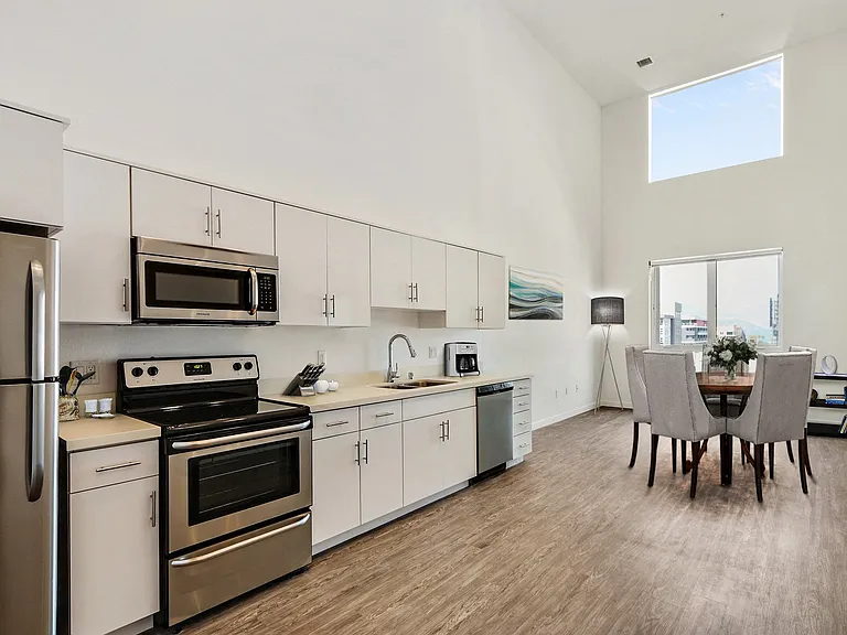 L Lofts — Photo 8