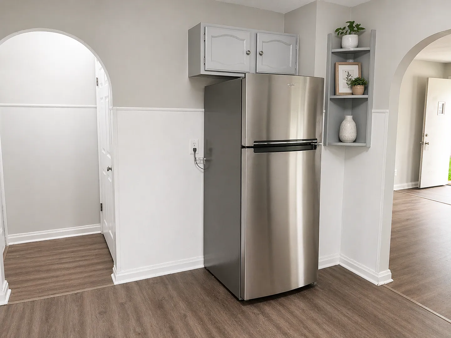 Updated Adorable 2 Bedroom Home — Photo 3