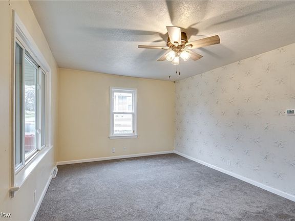 4th image of 1823 Evergreen Ave