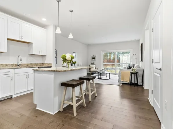 230 Martins Lndg #209, North Reading, MA 01864