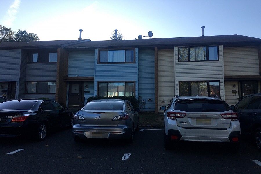 2nd image of 215 Canterbury Ct