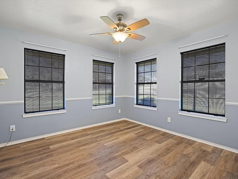 417 Sky Harbour Ct — Photo 14