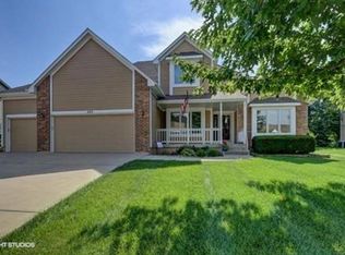 225 SE Windsboro Ct, Lees Summit, MO 64063