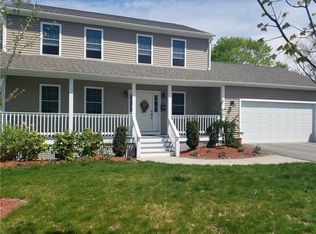 8 Gaunt Dr, Cranston, RI 02920