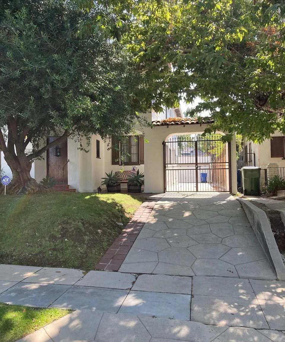 5 bed, 3352 sqft, $7,995 — Photo 2