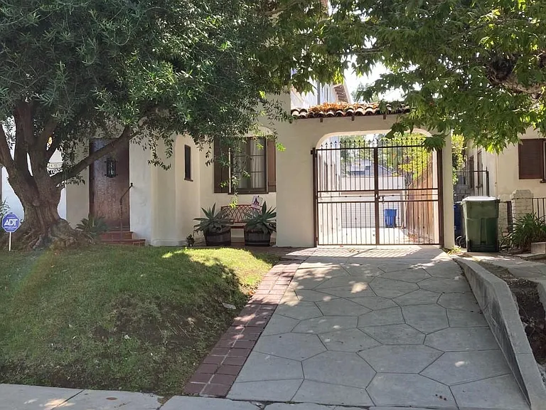 400 S Citrus Ave — Photo 2
