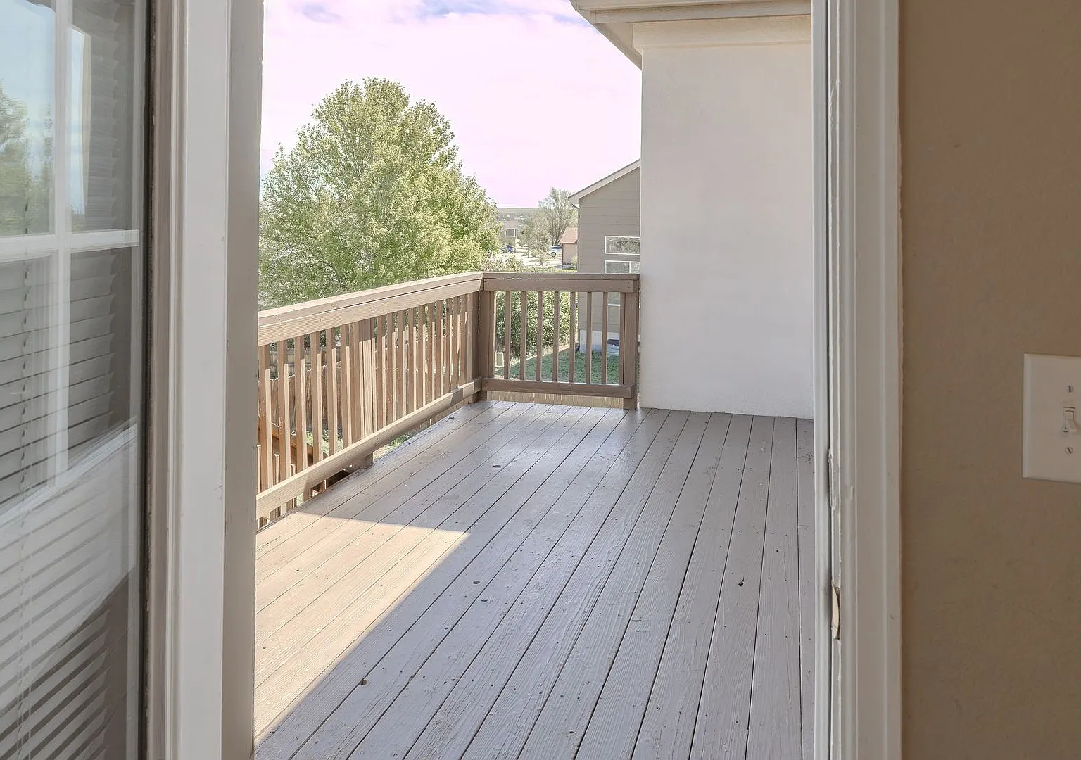 Fantastic, updated- 4 bedroom near base! — Photo 4