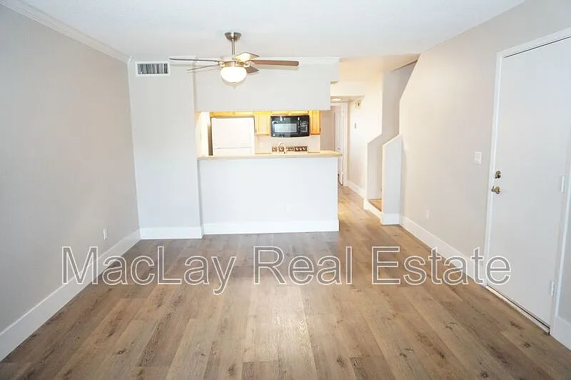 2 bed, 2.0 bath, 981 sqft, $1,400 — Photo 2