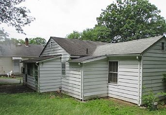 2nd image of 207 Parkwood Ave