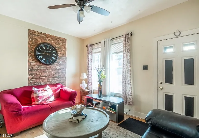 19 Railroad Ave — Photo 4