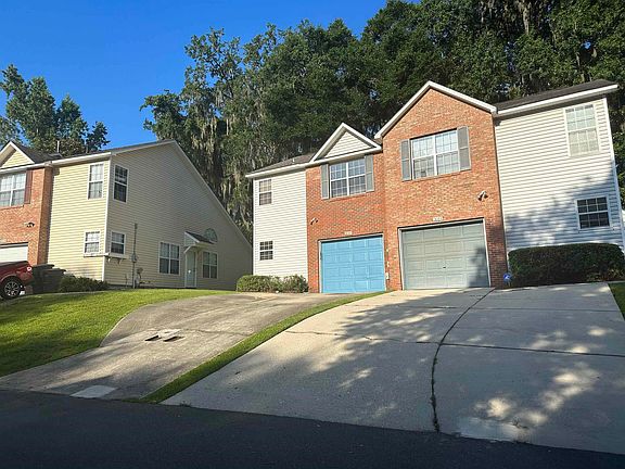 3rd image of 3127 Camelliawood Cir W