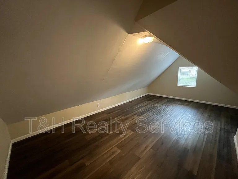 1551 W New York St — Photo 20