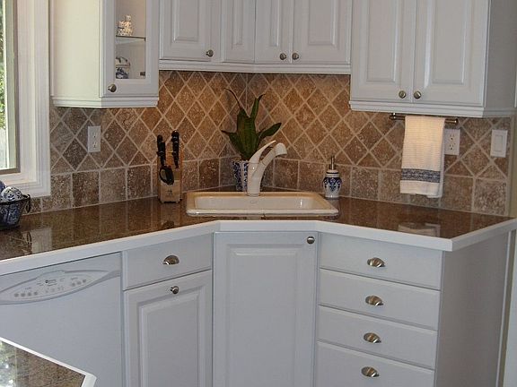 Kitchen completely remodeled in 2006, travertine & granite!