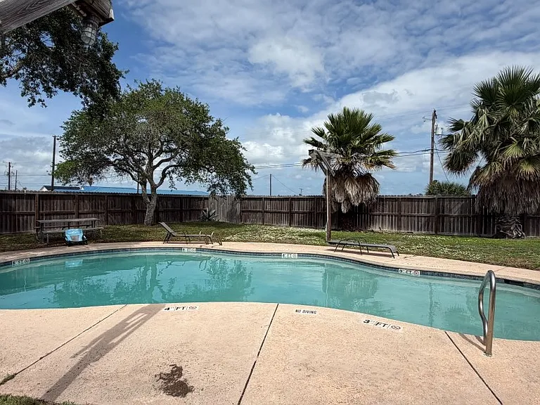 1809 Hillcrest Dr #107 — Photo 11