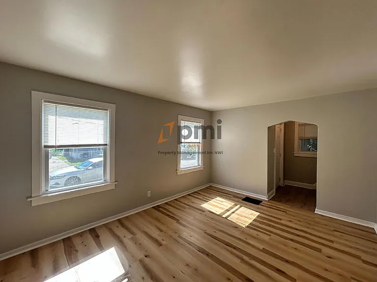 6136-6138 Ray Ave #6138 RAY AVE — Photo 3
