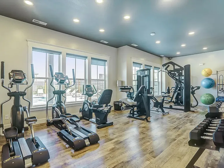 Fitness center (24/7)