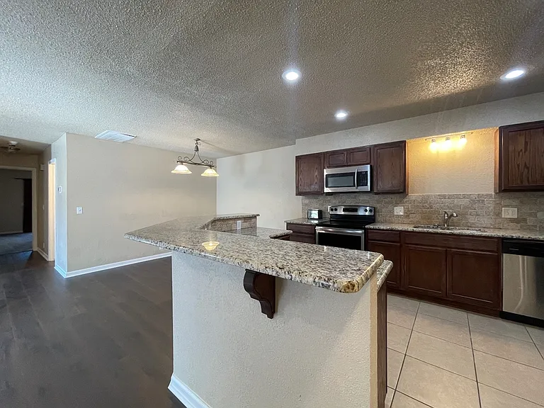 4707 Hemlock Ln — Photo 5