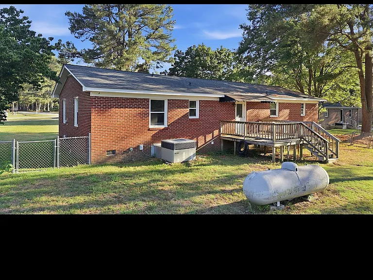 3915 Northern Hills Dr — Photo 4