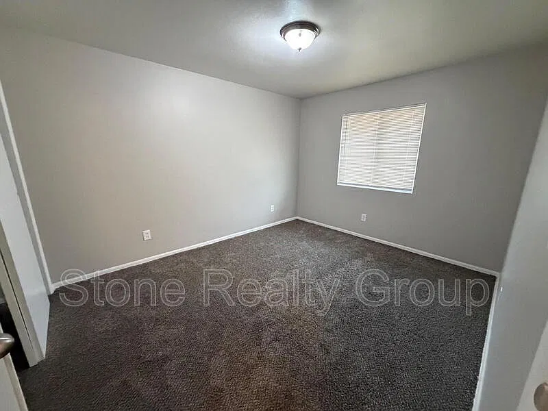 2 bed, 1.0 bath, $875 — Photo 4