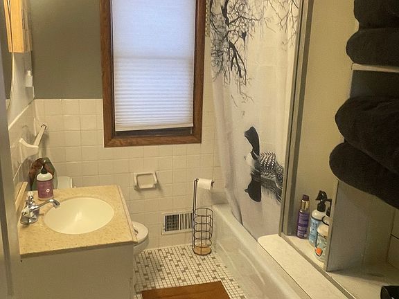 5th image of 813 Elm Creek Cir