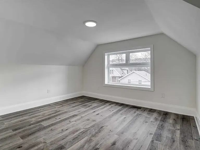 205 Hunter St E #B — Photo 10
