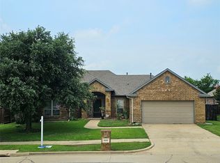 800 Woodcrest Dr, Ennis, TX 75119