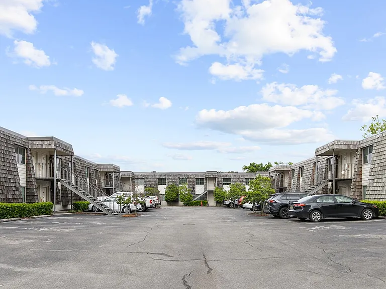 Linridge Apartments — Photo 22