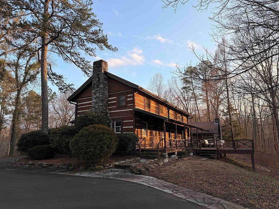 Cozy log-cabin house on 28 acres of private property