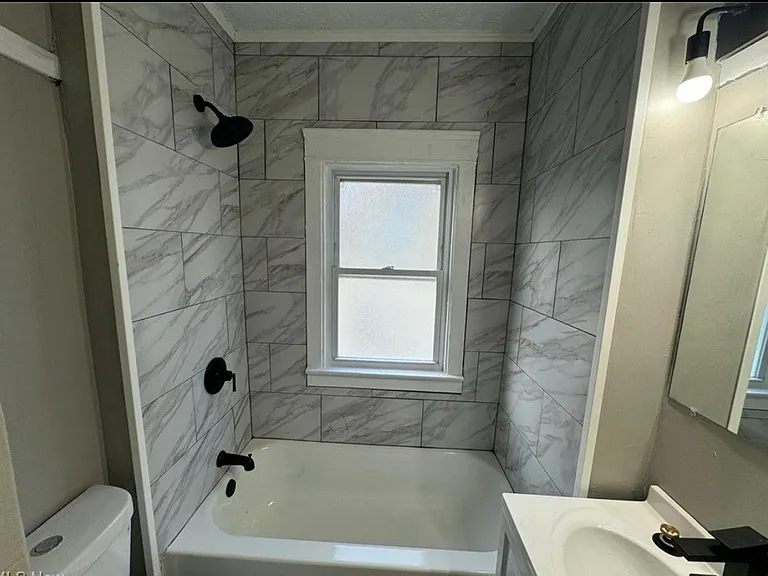 1555 Cordova Ave #LOWER — Photo 3