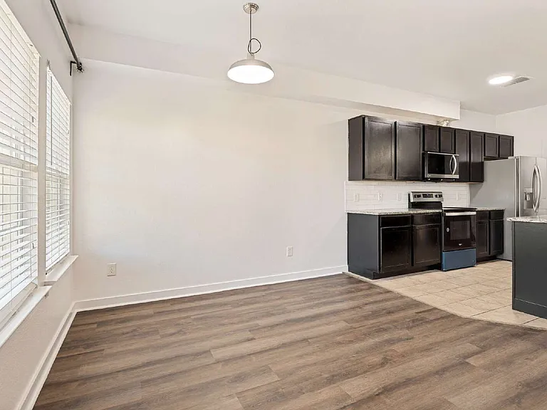 12503 Bay Ave — Photo 10