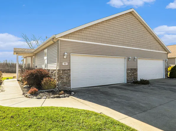 90 Homestead Acres Rd NW, Sparta, MI 49345