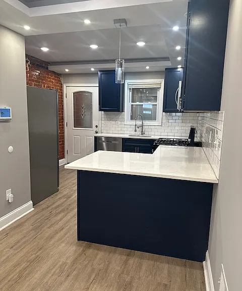703 N Port St — Photo 6