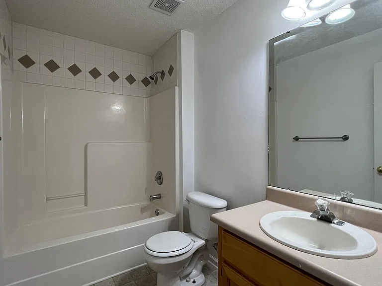 131 Kentshire Ln — Photo 8