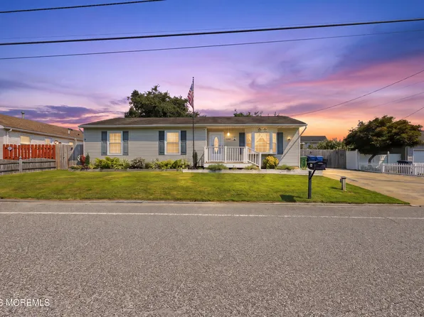 1209 Pacific Avenue, Beachwood, NJ 08722