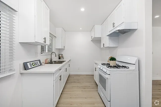 13001 Vanowen St #11 — Photo 4