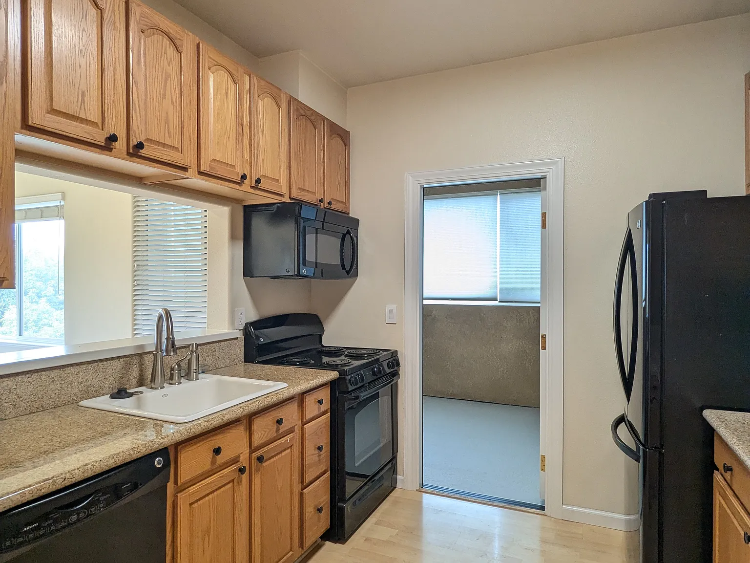 2 bed, 1030 sqft, $2,975 — Photo 4