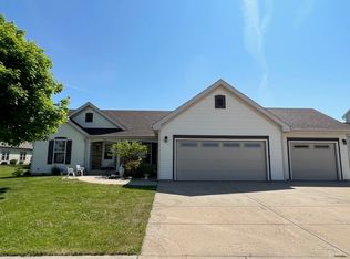 5018 N Cherryvale Ave, Appleton, WI 54913