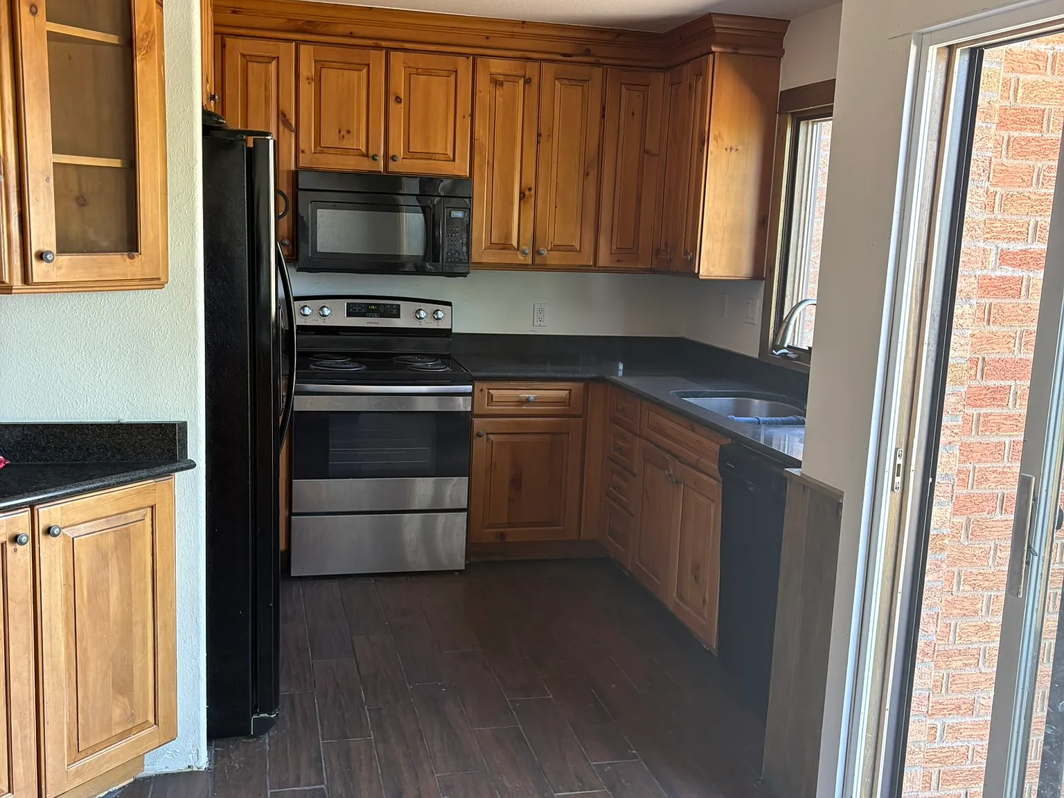 3 bed, 1690 sqft, $1,200 — Photo 4