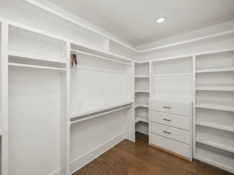 924 Jackson St — Photo 12