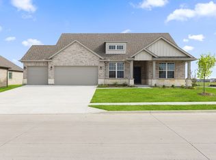 301 Briarwood Dr, Nevada, TX 75173