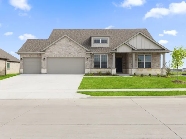 301 Briarwood Dr, Nevada, TX 75173