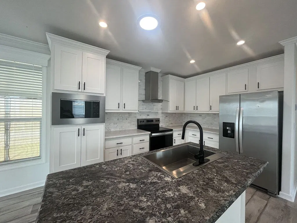 2 bed, 2.0 bath, 1460 sqft, $2,199 — Photo 2