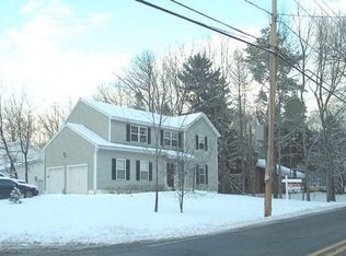 2 Petalas Dr, East Greenbush, NY 12061